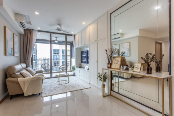 Dinding kaca dengan efek refleksi